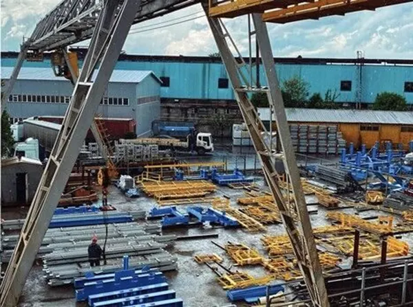 Склад готовых металлоконструкций на заводе